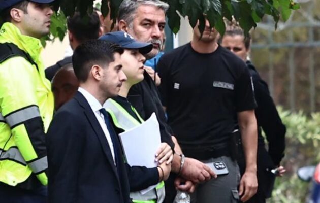 Ο Μπισμπίκης με χειροπέδες στη Δικαιοσύνη – Με «τρελό» αγροτικό στη Φιλοθέη