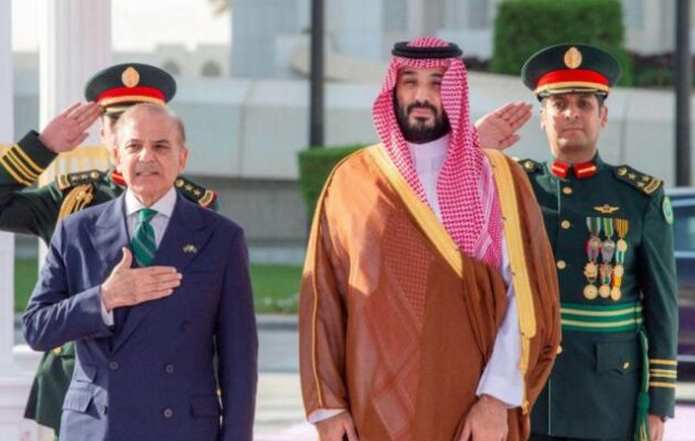 Το Πακιστάν δεσμεύεται να παρέχει «πυρηνική ομπρέλα» στη Σαουδική Αραβία