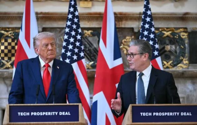 Ντ. Τραμπ προς Κιρ Στάρμερ για 7η Οκτωβρίου: «Είδα βρέφη [Ισραηλινών] τεσσάρων μηνών, τεμαχισμένα σε κομμάτια»