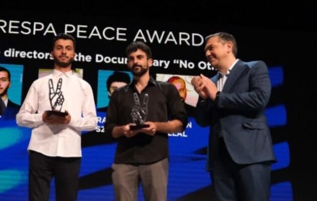 Ο Αλέξης Τσίπρας καταγγέλλει την επίθεση Ισραηλινών εποίκων στον βραβευμένο με Όσκαρ σκηνοθέτη Μπασέλ Άντρα