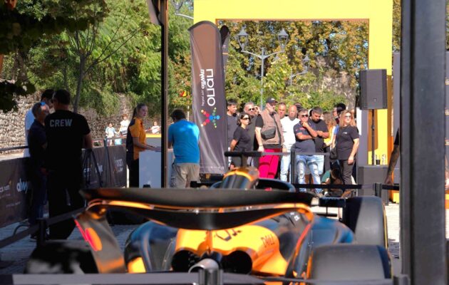 Η απόλυτη εμπειρία Formula 1 στη Λάρισα αυτή την Κυριακή – Η κεντρική πλατεία της πόλης φιλοξενεί το showcar της McLaren F1 Team και προσομοιωτές F1 που ανεβάζουν την αδρεναλίνη στα ύψη
