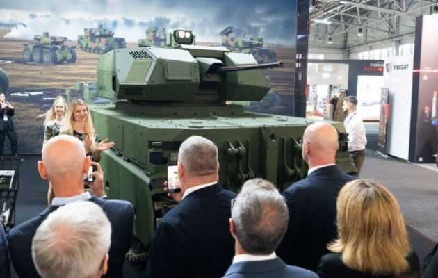 Νέο ρομποτικό όχημα μάχης κάνει ντεμπούτο στην έκθεση SIDEC