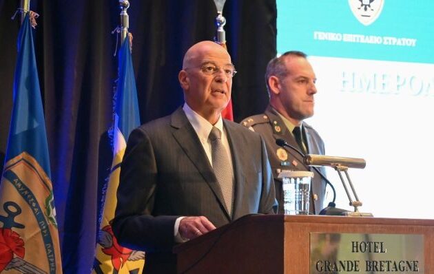 Ο Νίκος Δένδιας στο «Μεγάλη Βρετανία» σε εκδήλωση του ΓΕΣ