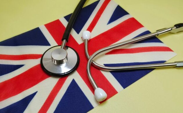 Σύλληψη Βρετανο-Παλαιστίνιας γιατρού του NHS (ΕΣΥ) για αντισημιτικά σχόλια