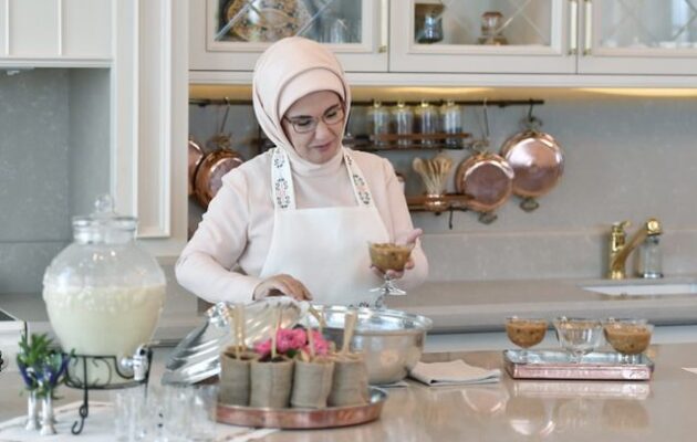 Πληθωρισμός και ακρίβεια μαστίζουν τον τουρκικό λαό αλλά ο Ερντογάν τρώει σαν «σουλτάνος» στο Παλάτι στην Άγκυρα