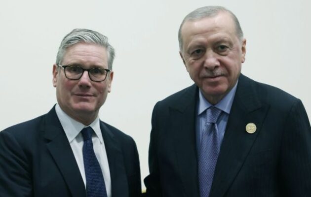 Ο Στάρμερ στην Τουρκία για συνομιλίες με τον Ερντογάν για Eurofighter, Ουκρανία και Γάζα
