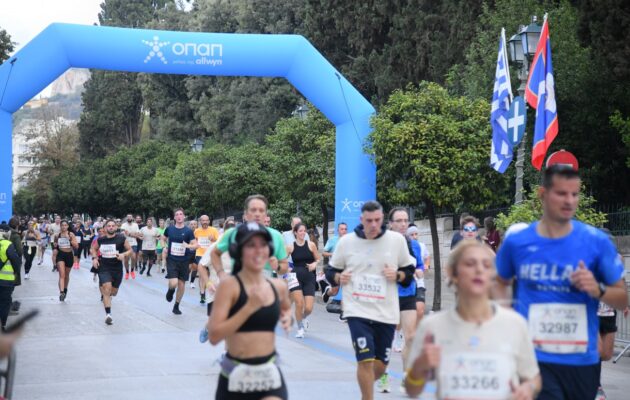 Το μεγαλύτερό βήμα τους μέχρι το επόμενο έκαναν οι δρομείς του 42ου Αυθεντικού Μαραθωνίου της Αθήνας