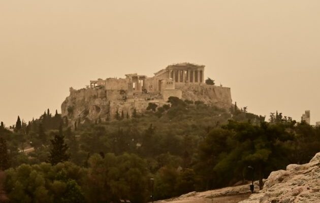 Αλλάζει ξαφνικά το σκηνικό του καιρού: Έρχονται βροχές και αφρικανική σκόνη τη Δευτέρα 17/11