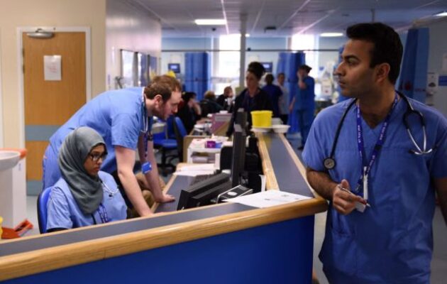 Προ των πυλών εφιαλτική γρίπη στο Ηνωμένο Βασίλειο: Προειδοποίηση Υγειονομικού Στελέχους για «χιλιάδες θανάτους»