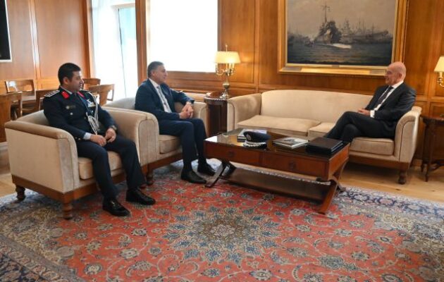 Ο Νίκος Δένδιας συζήτησε με τον Αιγύπτιο πρεσβευτή τις στρατηγικές αμυντικές σχέσεις Ελλάδας-Αιγύπτου