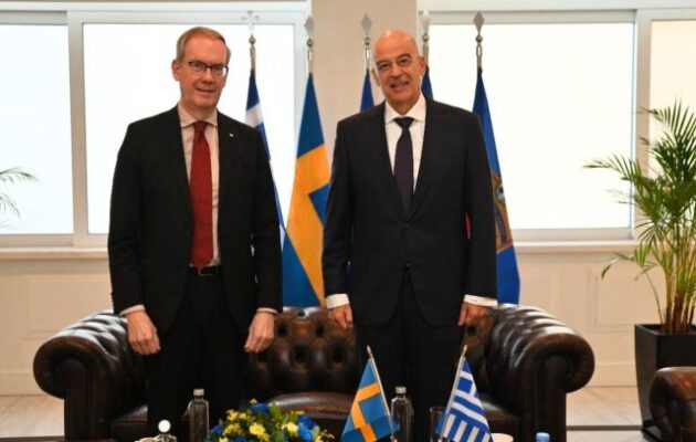 Ο Νίκος Δένδιας συζήτησε με τον πρεσβευτή της Σουηδίας την καινοτομία στην αμυντική συνεργασία