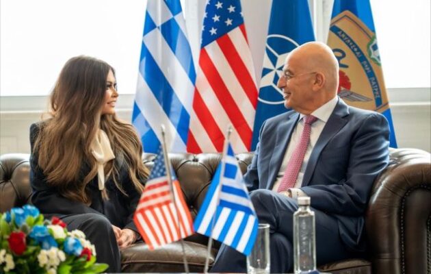Ο Νίκος Δένδιας συζήτησε με την Κίμπερλι τις στρατηγικές αμυντικές σχέσεις Ελλάδας-ΗΠΑ – Τι αποκάλυψε η Αμερικανίδα πρεσβευτής