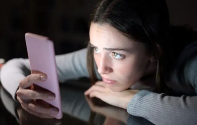 Γερμανία: Νέοι με κατάθλιψη προτιμούν την Τεχνητή Νοημοσύνη αντί τους ειδικούς