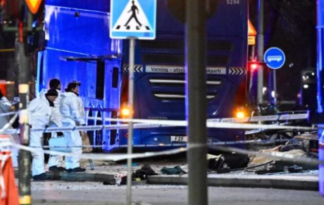 Σουηδία: Λεωφορείο έπεσε σε στάση στη Στοκχόλμη – Αναφορές για πολλούς νεκρούς και τραυματίες