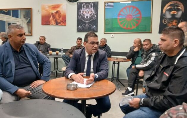 Ο βουλευτής Γιώργος Σταμάτης με τους Έλληνες μουσουλμάνους και Έλληνες Ρομά της Θράκης