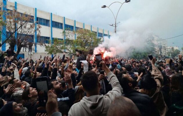 Συρία: Τζιχαντιστές ανενόχλητοι σφάζουν Αλαουίτες, καίνε σπίτια και μαγαζιά – Νέο πογκρόμ από το καθεστώς Γκολάνι (βίντεο)