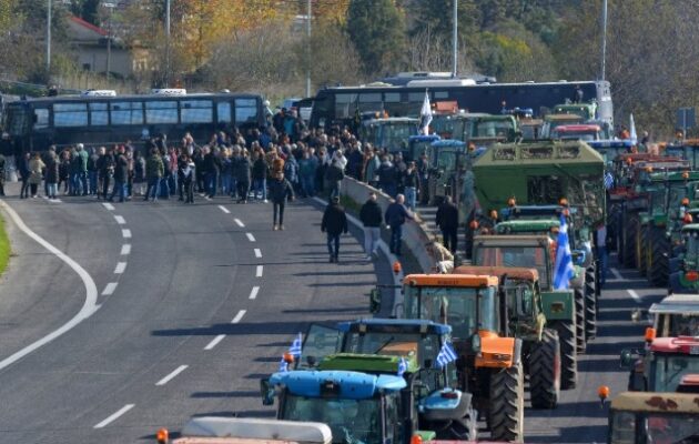 Κινητοποιήσεις αγροτών: Κλειστή η Αθηνών-Θεσσαλονίκης στη Νίκαια – Τραυματισμοί και συλλήψεις
