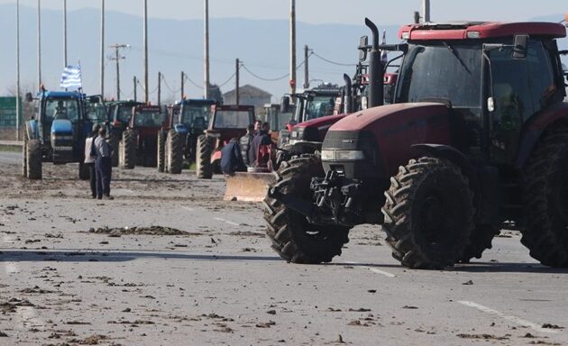 Ανυποχώρητοι οι αγρότες: Κλιμακώνουν τις κινητοποιήσεις, ενισχύουν τα μπλόκα