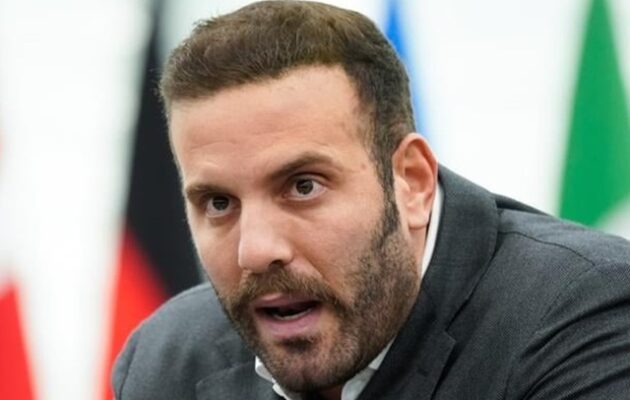 Νίκος Παππάς για ξυλοδαρμό δημοσιογράφου: «Είχα λάθος αντίδραση, στη δική του δράση-πρόκληση»