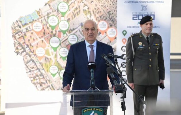 Ο Νίκος Δένδιας παρέδωσε ΕΤΟΙΜΑ ΔΙΑΜΕΡΙΣΜΑΤΑ σε στρατιωτικές οικογένειες