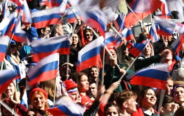 Για τους Ρώσους η Ορθοδοξία ΔΕΝ είναι η πρώτη τους ταυτότητα – Σε «κενό» ο Ρωσικός Κόσμος