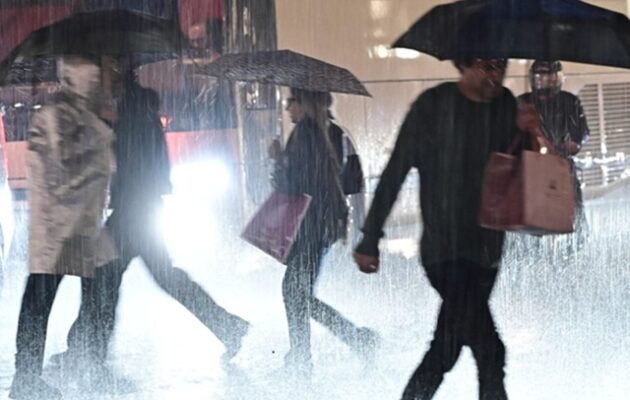 Σαρώνει η κακοκαιρία Byron: «Ήχησε» το 112 στην Αττική