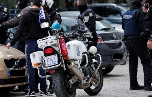 Αττική: Συμμορία διακινούσε ναρκωτικά ακόμα και μέσα σε σχολεία – Συνελήφθησαν 12 άτομα