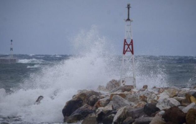 Καιρός: Θυελλώδεις άνεμοι την Τρίτη σε Ιόνιο, Πελοπόννησο και δυτική Στερεά – Επιδείνωση την Τετάρτη