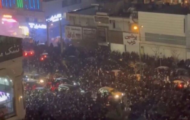 Ιράν: Πλήρες «μπλακάουτ» στο διαδίκτυο – Κλιμακώνεται η αιματηρή καταστολή