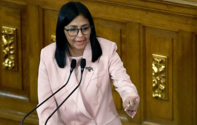 Η αντιπρόεδρος της Βενεζουέλας δηλώνει έτοιμη για συνεργασία με τις ΗΠΑ, σύμφωνα με τον Τραμπ – Η ίδια είπε ότι αναγνωρίζει τον Μαδούρο