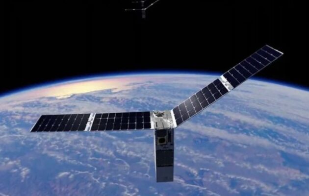 Η SpaceX του Έλον Μασκ χαμηλώνει την τροχιά των δορυφόρων της για λόγους ασφαλείας