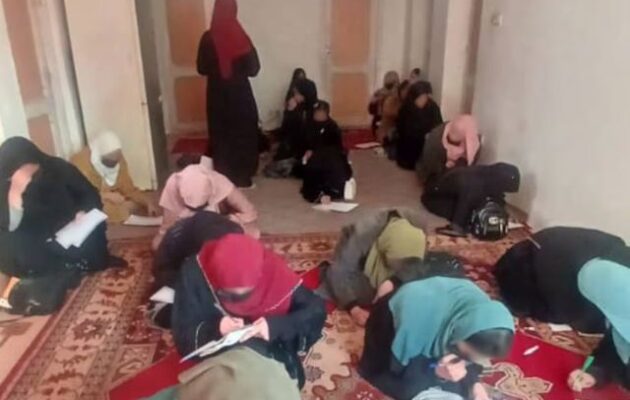 Οι Ταλιμπάν απαγόρευσαν τη μόρφωση στα κορίτσια – Κάποια κορίτσια πηγαίνουν σε «κρυφά σκολειά»