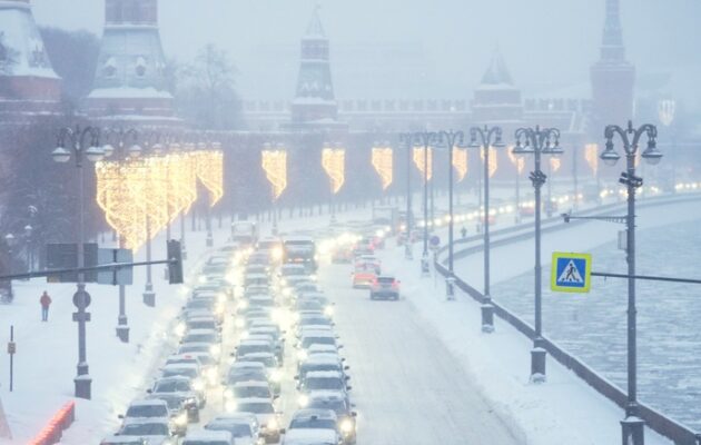 Ρωσία: Οι χειρότερες χιονοπτώσεις των τελευταίων δύο αιώνων πλήττουν τη Μόσχα