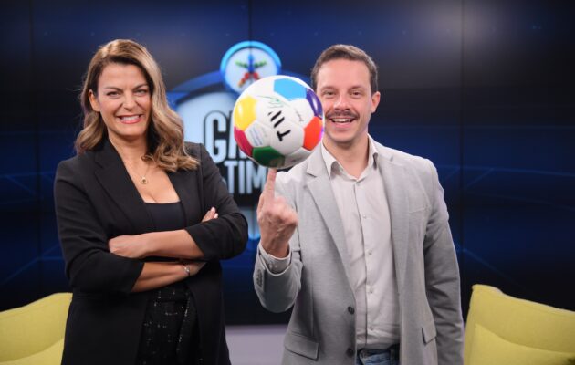 Ο Δημήτρης Μακαλιάς σκίζει το σενάριο και μετατρέπει το GAME TIME σε stand-up show