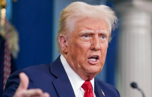 Με νέο πρόσθετο παγκόσμιο δασμό 10% απαντά ο Ντόναλντ Τραμπ στο Ανώτατο Δικαστήριο