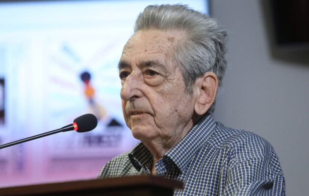 Πέθανε ο δημοσιογράφος Αριστείδης Μανωλάκος σε ηλικία 88 ετών – Είχε διατελέσει πρόεδρος της ΕΣΗΕΑ