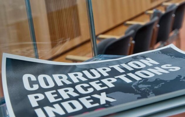 Η Διεθνής Διαφάνεια για τη διαφθορά στην Ελλάδα: Παραμένει στις τελευταίες θέσεις της ΕΕ