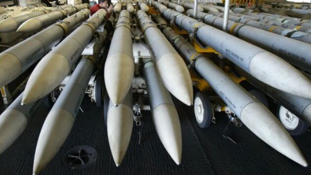 WSJ: Ο αρχηγός του αμερικανικού στρατού προειδοποιεί ότι μια σύγκρουση με το Ιράν θα μπορούσε να εξαντλήσει τα αποθέματα πυρομαχικών