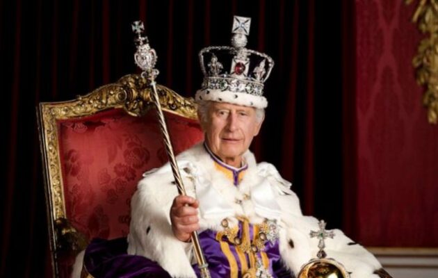 Συντριπτικό πλήγμα για τον Βασιλιά Κάρολο: Καταρρέει η υποστήριξη προς τη μοναρχία λόγω του σκανδάλου Έπσταϊν