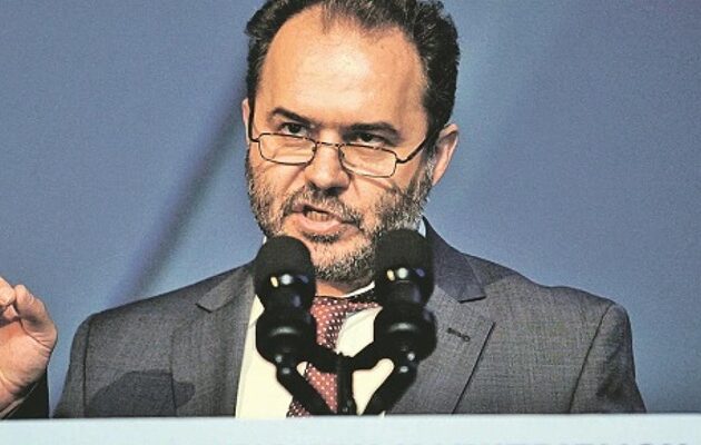 Φωτόπουλος κατά Παναγόπουλου: «Με τη συμβιβασμένη στάση του λειτουργούσε υπέρ της εργοδοσίας»