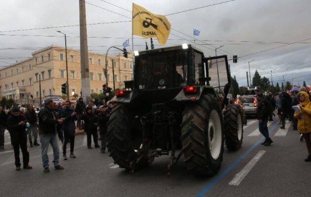 Αγρότες από Σύνταγμα: Τα μπλόκα θα ξαναστηθούν εάν δεν λυθούν τα προβλήματά μας