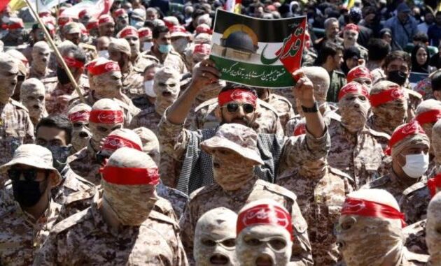 Τεχεράνη: 100.000 στρατιώτες κατέκλυσαν την πρωτεύουσα του Ιράν για την αποτροπή πραξικοπήματος