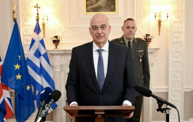 Νίκος Δένδιας: «Αυτή τη στιγμή (…) δεν υπάρχει καμία τέτοια πιθανότητα» να στείλουμε πλοίο στα Στενά του Ορμούζ – Τι συζήτησαν με τον Τζον Χίλι