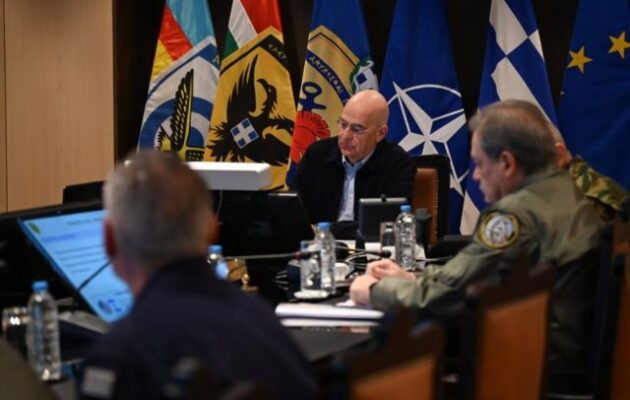 Έκτακτη σύσκεψη στο ΥΠΕΘΑ υπό τον Νίκο Δένδια για τον πόλεμο στη Μέση Ανατολή
