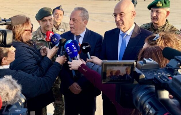 Ο Νίκος Δένδιας επιθεώρησε τα F-16 της Ελλάδας στην Πάφο – Η επιστροφή των ελληνικών φτερών στην Κύπρο