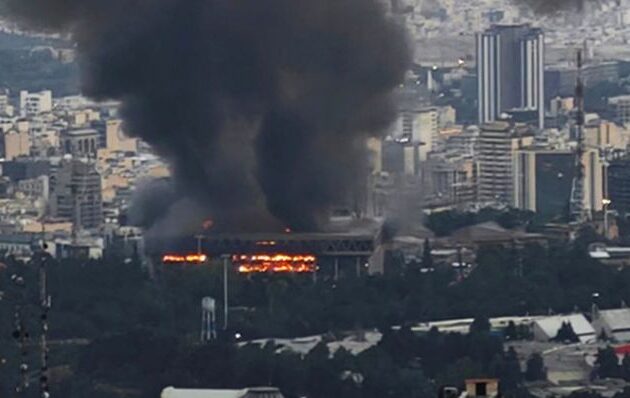 Το Ισραήλ έπληξε το αρχηγείο της κρατικής τηλεόρασης του Ιράν στην Τεχεράνη