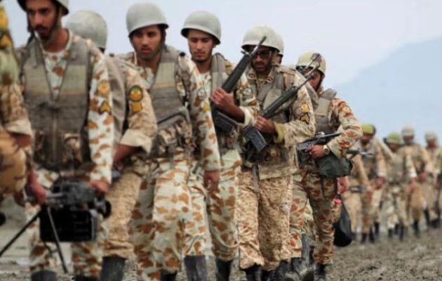 Φόβοι για χερσαίο πόλεμο: Η απεγνωσμένη εκστρατεία του Ιράν για τη στρατολόγηση πολιτών