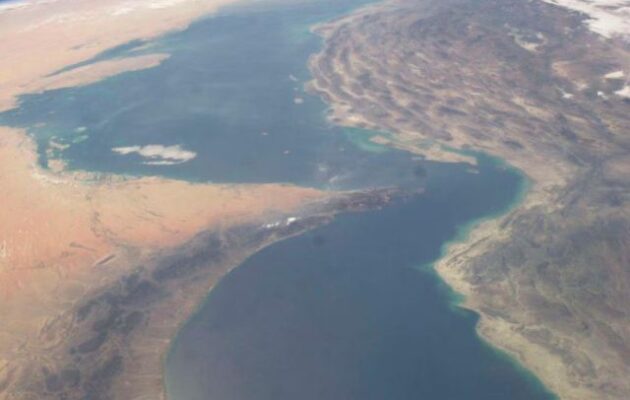 Ιράν: «Δεν θα αφήσουμε να περάσει ούτε ένα λίτρο πετρελαίου από το Στενό του Ορμούζ»