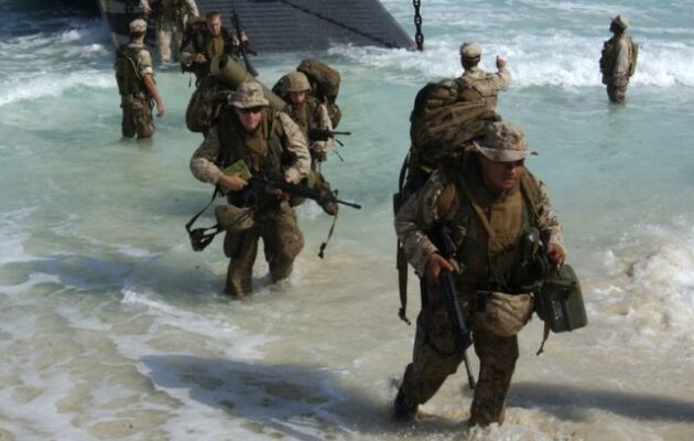 «Τροφή για καρχαρίες»: Ιρανοί διοικητές εξαπολύουν σφοδρές απειλές κατά των αμερικανικών στρατευμάτων