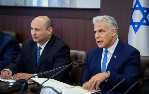 «Μαζί»: Ναφτάλι Μπένετ και Γιαΐρ Λαπίντ σε κοινή κάθοδο υπό τον Μπένετ στις εκλογές του 2026